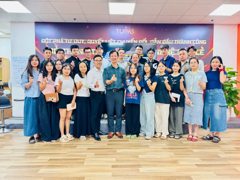 Ảnh tập thể lớp học tại Topas